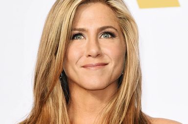 بمستحضر زهيد الثمن تعالج جنيفر أنيستون  تجاعيد عيونها