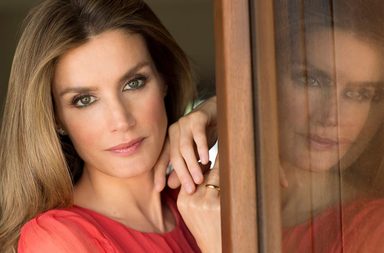 الصيحات التي تعتمدها الملكة ليتيسيا جريئة