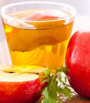خل التفاح: أحد أفضل المواد الطبيعيّة للعناية بالبشرة الدهنيّة