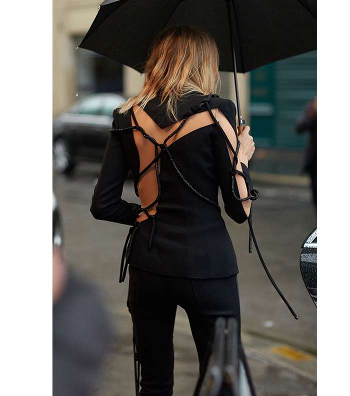 Lena Perminova خلال اسبوع الازياء الراقية الباريسي