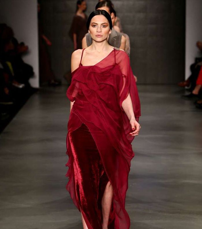 صور اجمل فستان مخمل احمر