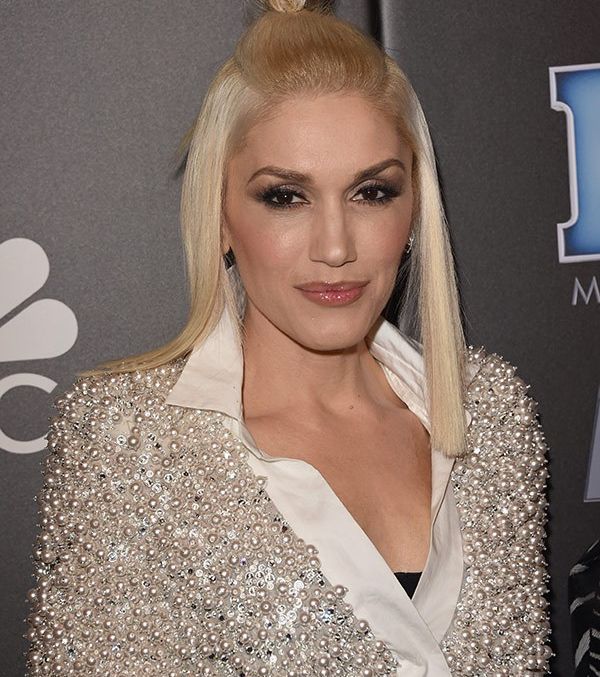 غوين ستيفاني مع التسريحة النصفيّة العصريّة