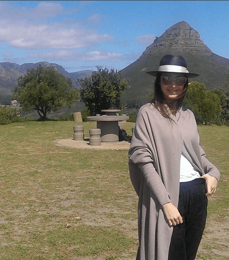 من صيحات الموضة التي تعتمدها نانسي عجرم، الكارديغان الطويلة