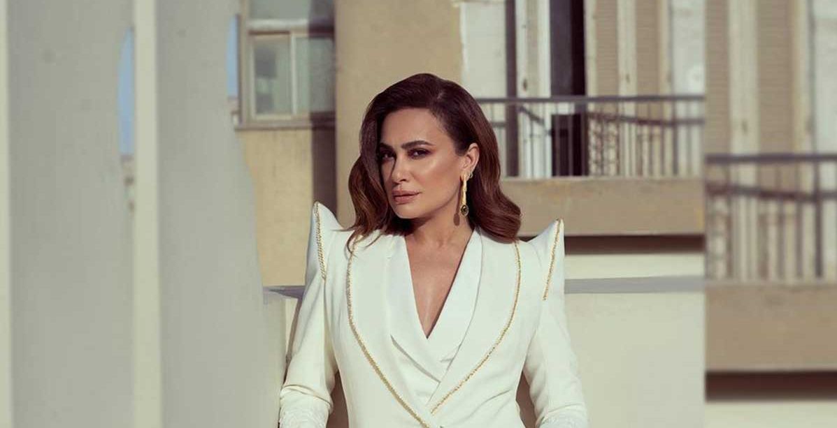 هند صبري في عمر ال 14 وال 41