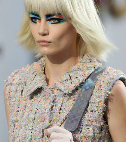 Chanel وكرنفال النيون حول العيون 