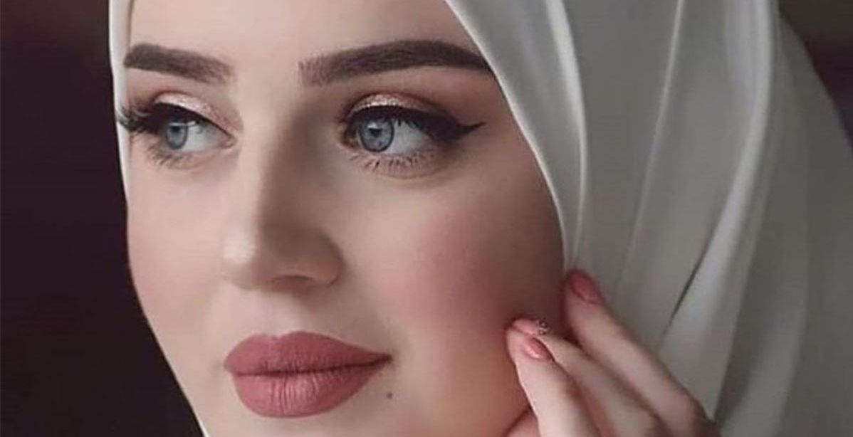 طريقة عمل مكياج بسيط للمحجبات