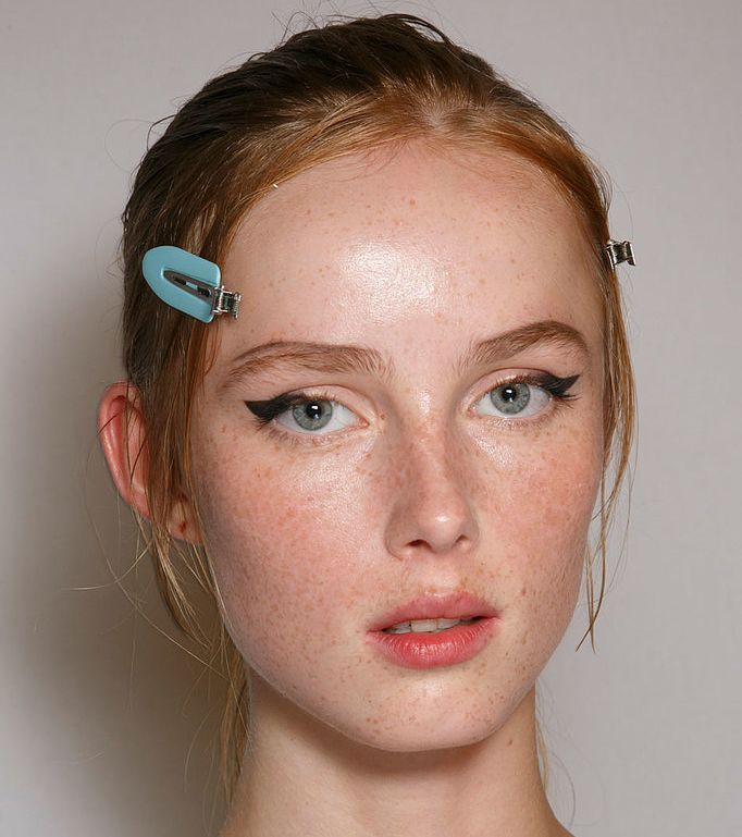 عيون القطّة مع Prada