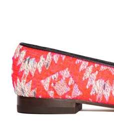 من مجموعة أحذية C.B Made in Italy، إليك هذه الـ Slippers المميّزة