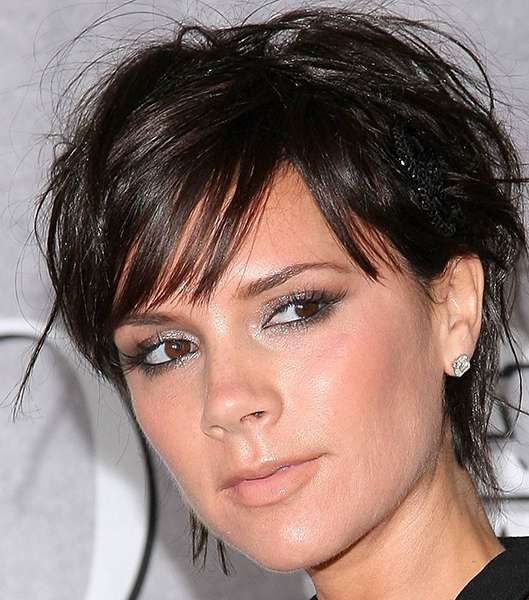 فيكتوريا بيكهام تتالّق بقصّة البوي العفوية