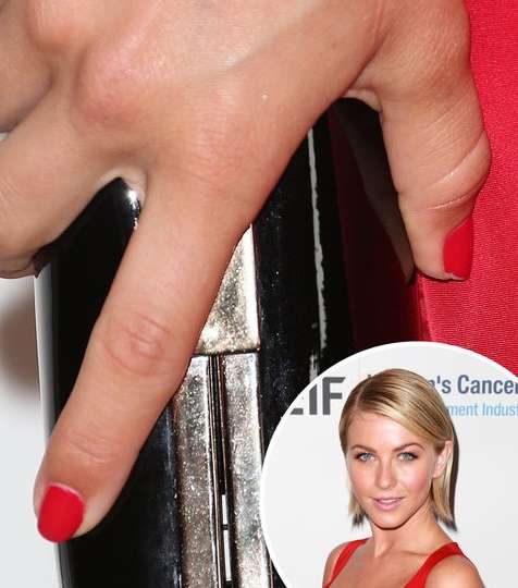 الأحمر مع جوليان هوغ 