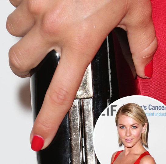 الأحمر مع جوليان هوغ