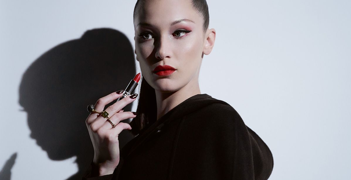 "جمال الحلم المظلم" مع بيلا حديد في ماكياج Dior بمناسبة الهالوين 2018