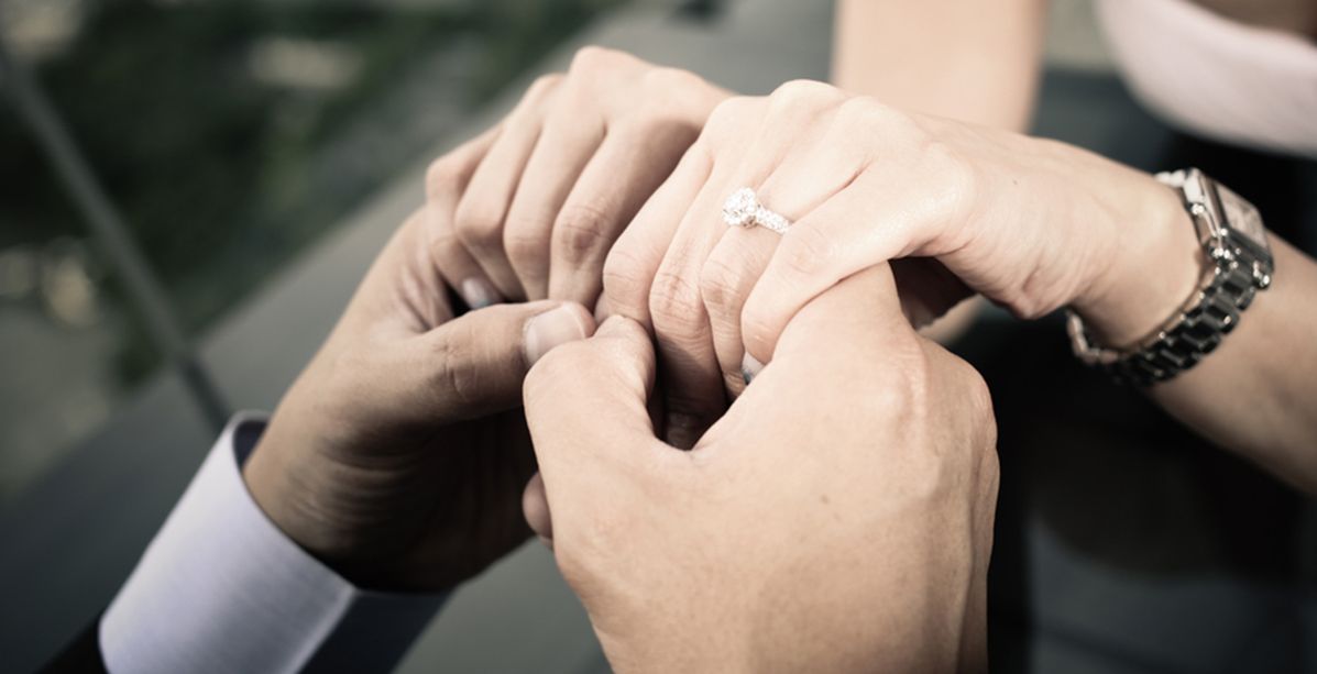 اكتشفي أسوأ مشاكل الخطوبة وحلولها. 