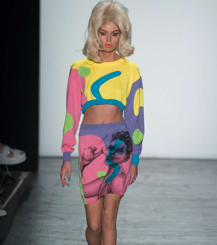 موضة التوبات القصيرة مع التنورة المطبعة بالقصة المستقيمة من جيريمي سكوت لصيف 2016