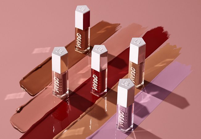 ملمع الشفاه Gloss Bomb المميز من Fenty Beauty