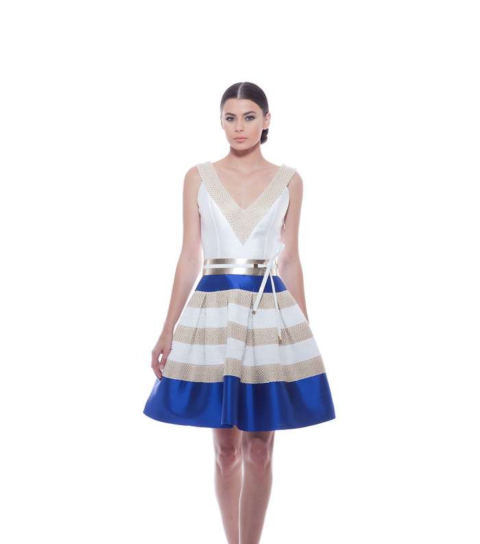 الفستان باللونين الأزرق والبيج