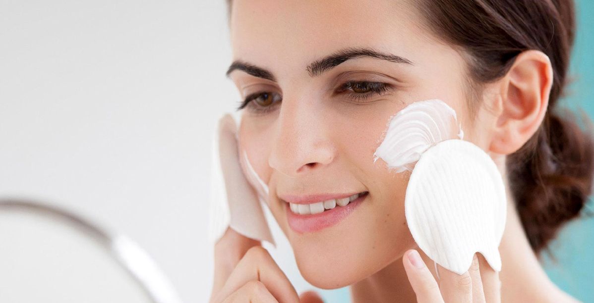 أكثر 3 حيل طبيعية ومفيدة تعتمدها النساء لإزالة الماكياج 