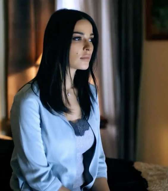 نادين نجيم ترتدي السترات المنسدلة والكارديغان في مسلسل الهيبة