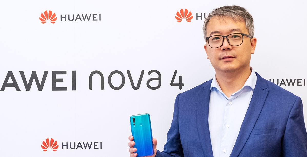 HUAWEI Nova 4: نجم السيلفي يعود ليقدم أصغر كاميرا أمامية 