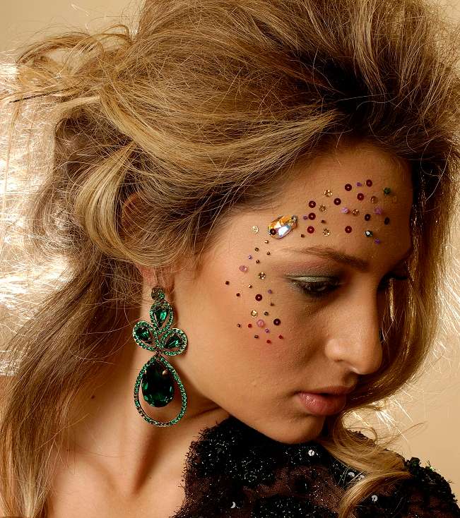 مكياج مع الأكسسوار ملائم لمناسباتك المميّزة