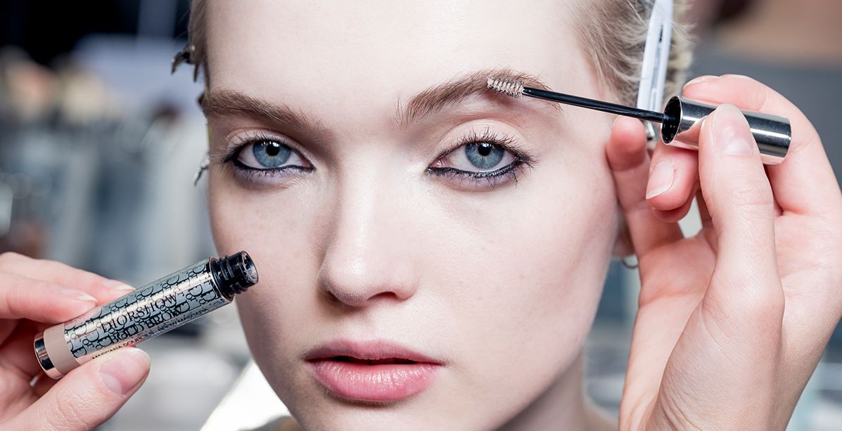 صورٌ حصريّة لياسمينة من ماكياج Dior لربيع وصيف 2019 في باريس