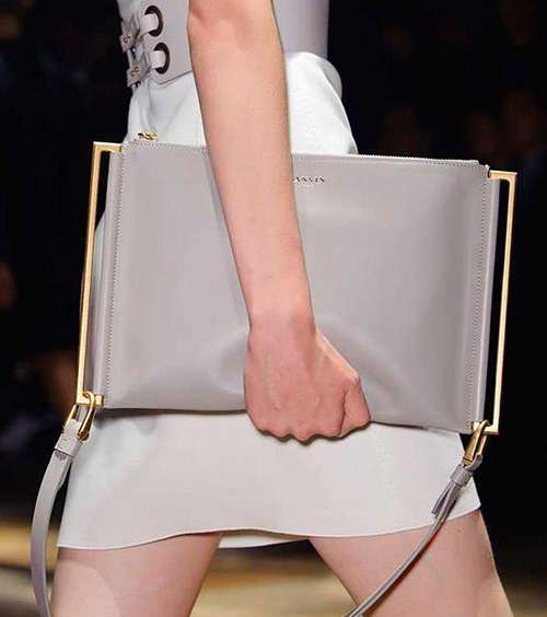 من موديلات الشنط الرائجة في صيف 2015، كلاتش Lanvin