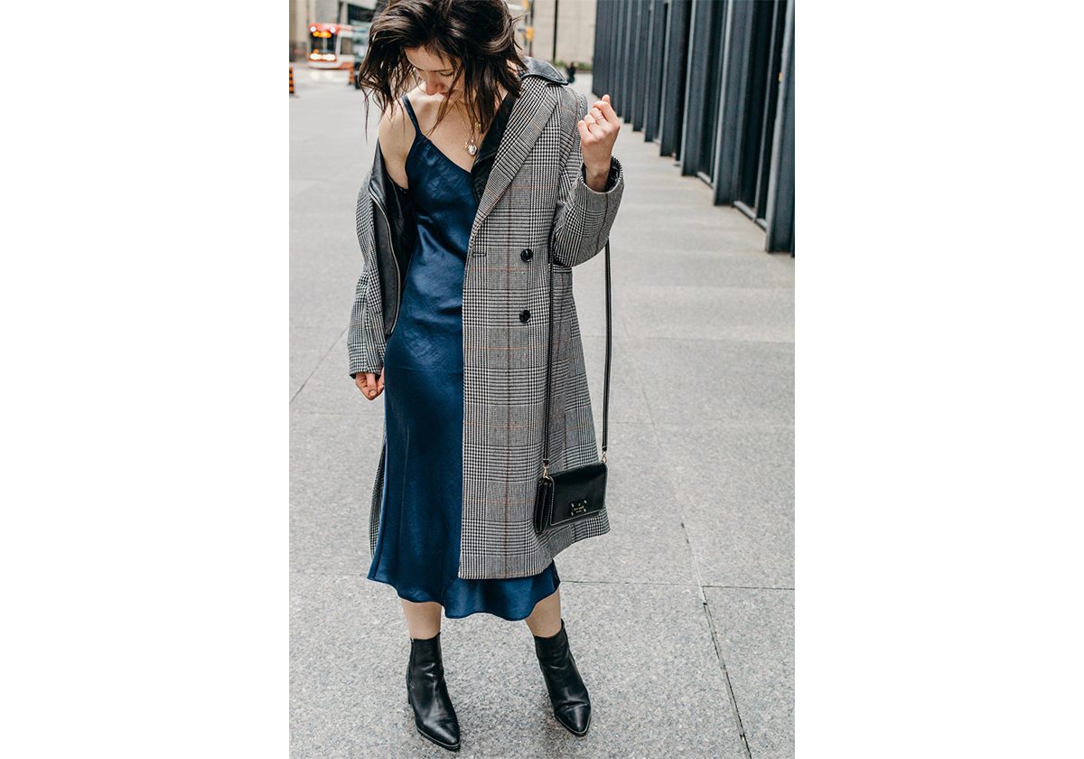 الفستان بالرباط الرفيع Slip on