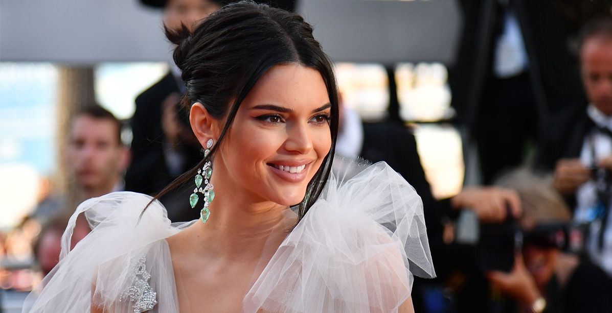 كيندال جينر تعتمد طريقة ملفتة للكشف عن حذائها