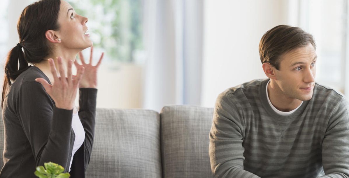 يتجاهلك زوجك أثناء الخلافات؟ له أسبابه الخاصة والعلم فضحها!