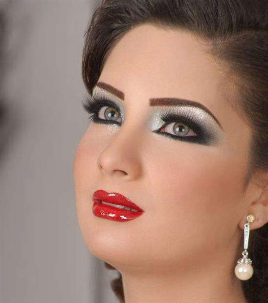 المكياج مع ظلال عيون باللون الفضي