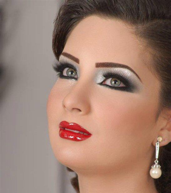 المكياج مع ظلال عيون باللون الفضي