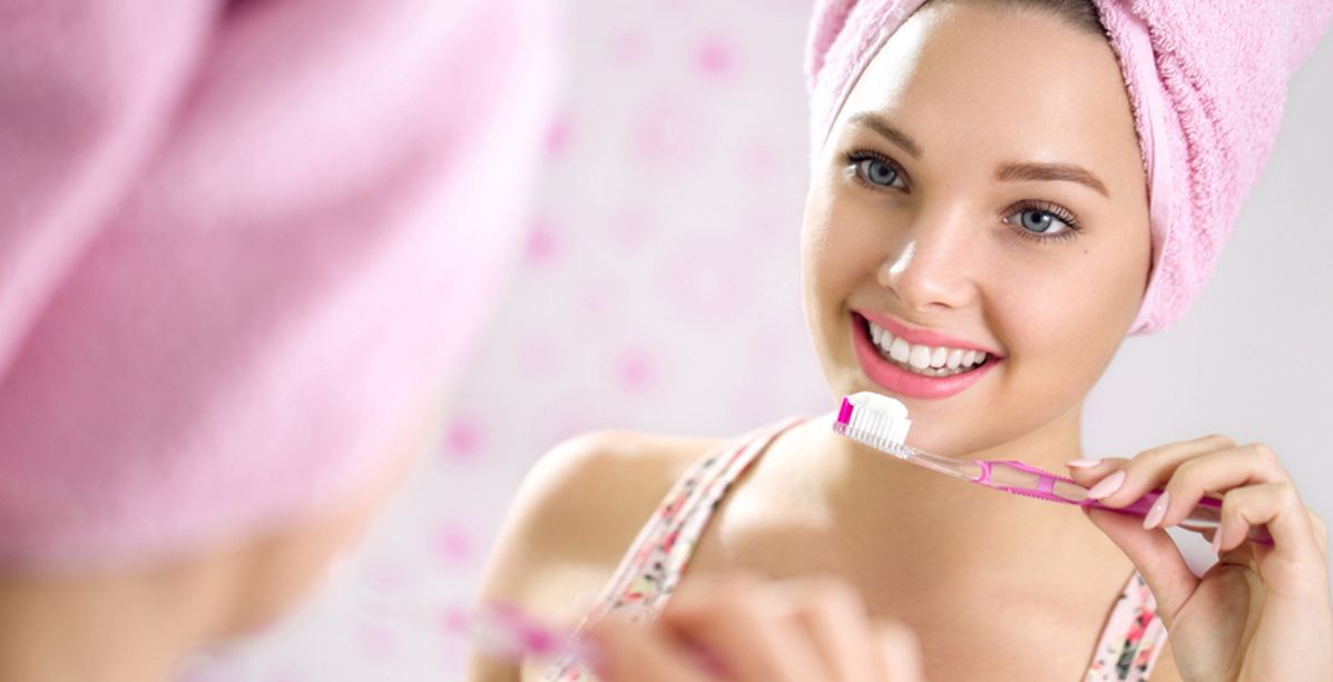 تبليل فرشاة الأسنان قبل أم بعد وضع معجون الأسنان؟