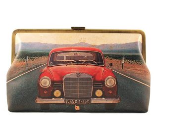 تسوقي على ياسمينة هذه الاحذية والحقائب