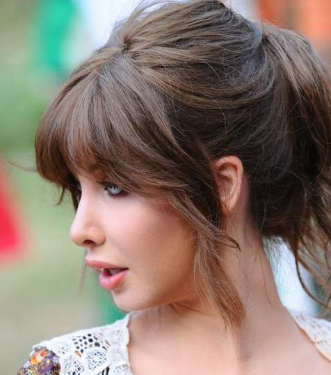 تسريحة الرفعة الناعمة كالصغيرات المنهمكات باللعب