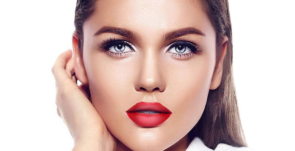 طريقة تصغير الفم الواسع بالمكياج