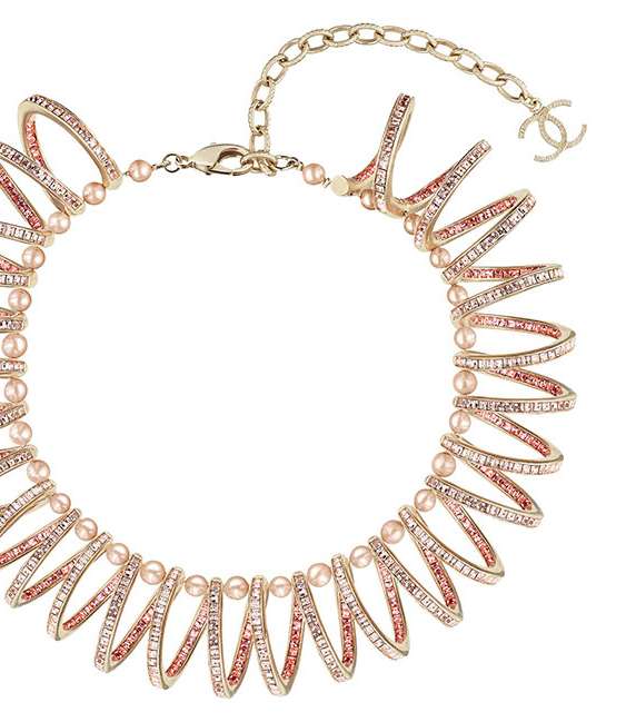 من مجموعة الكروز 2016، اليك هذا العقد المميز من CHANEL