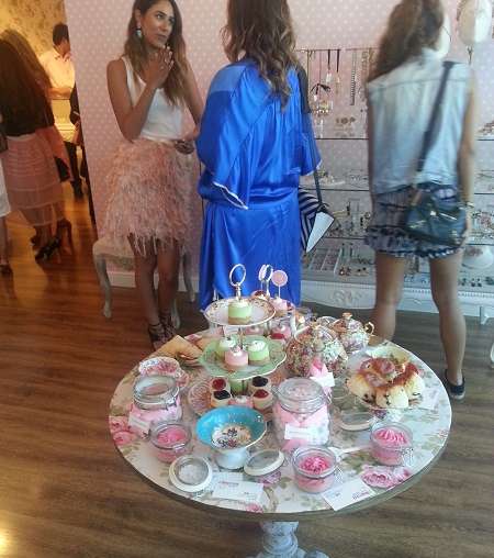 حضور عاشقات الموضة والأكسسوارات حفل إطلاق مجموعة LeiVanKash 2014