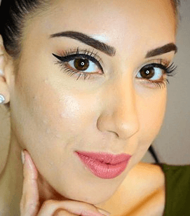 صور المكياج قبل وبعد إخفاء الشوائب