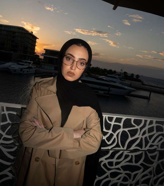 لينا الغوطي بنظارات بولغري مميزة