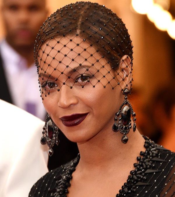 نجحت بيونسي في تنسيق مكياج البرقع الشبك