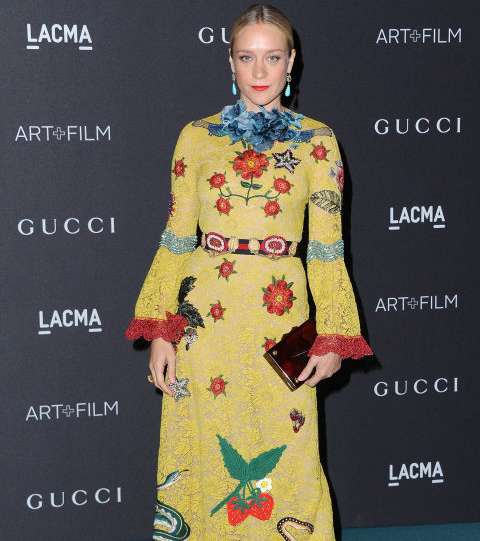 كلوي سيفيني بفستان مطبع من قوتشي في حفل Lacma