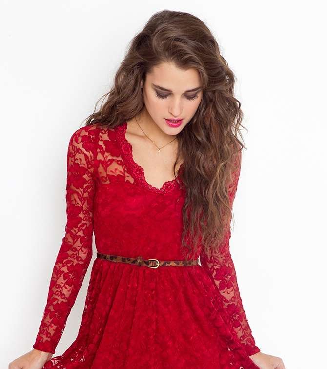 فستان احمر دانتيل