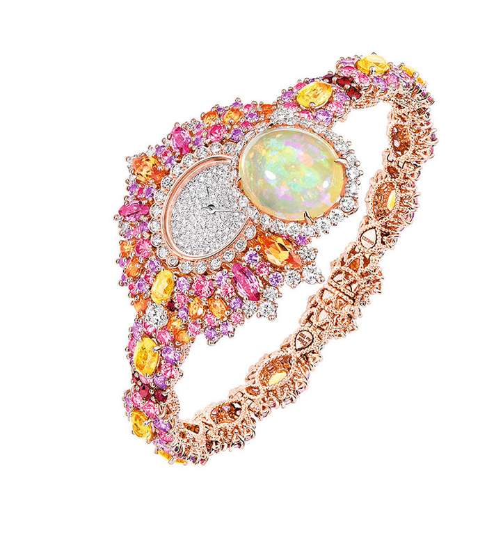 سوار على شكل ساعة من ديور من مجموعة Dior et D'opales