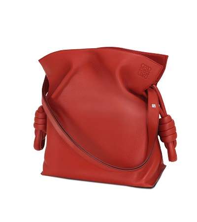 حقيبة مميّزة اللّون من Loewe 