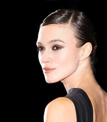 wet look عصري مع الماكياج الساحر