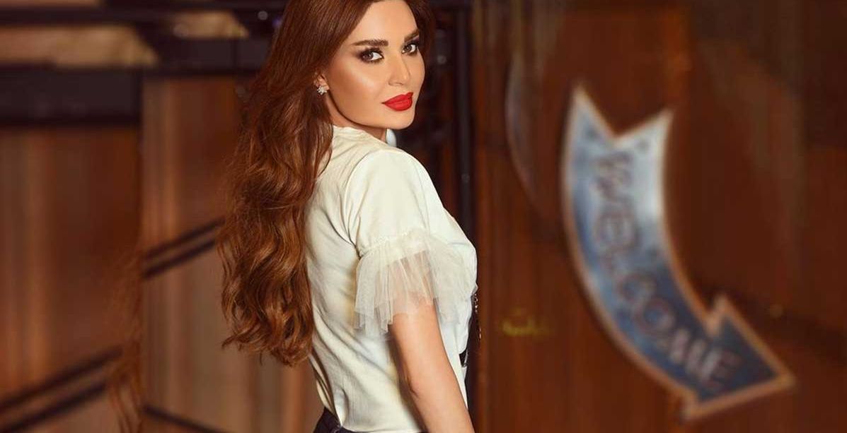 اسرار النجمات ليدوم مكياجهن لساعات