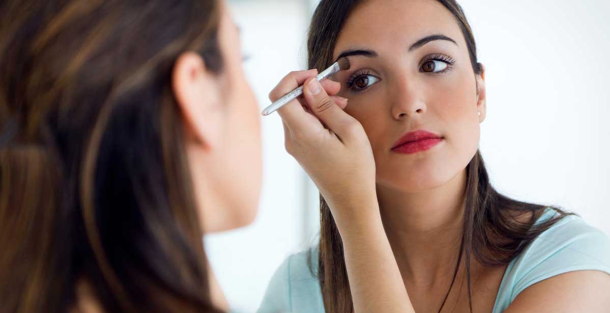 كيف تصححين أخطاء الماكياج هذه من دون إزالتها؟