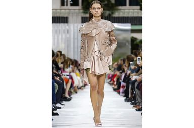 اكتشفي مع ياسمينة مجموعة علامة فالينتينو لصيف 2018