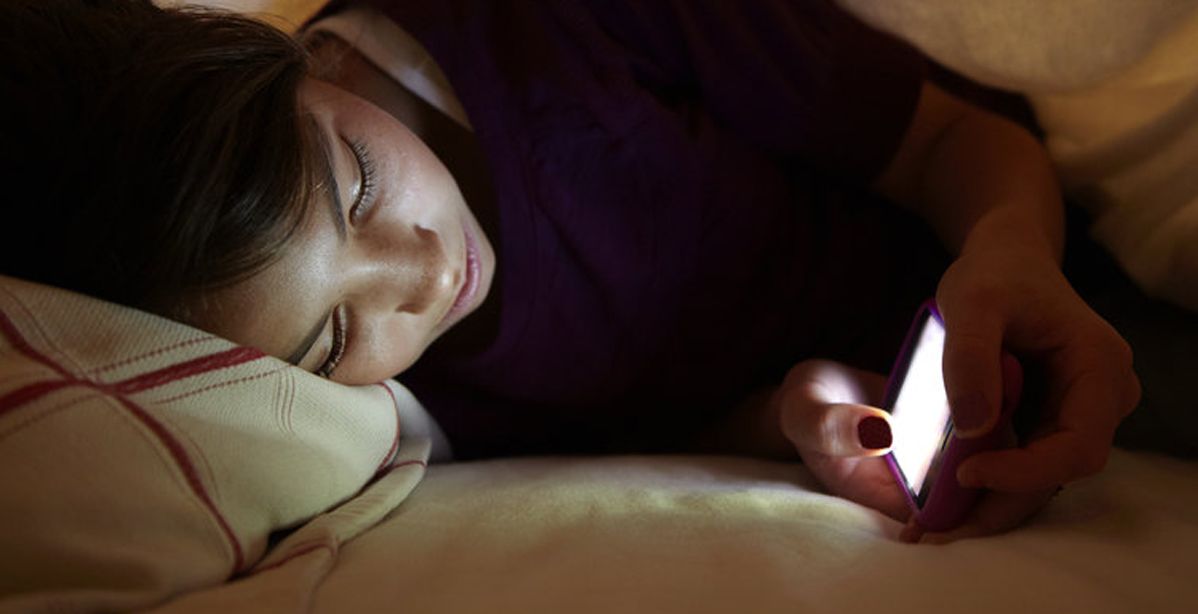 3 مخاطر صحية لعادة استعمال الهاتف قبل النوم