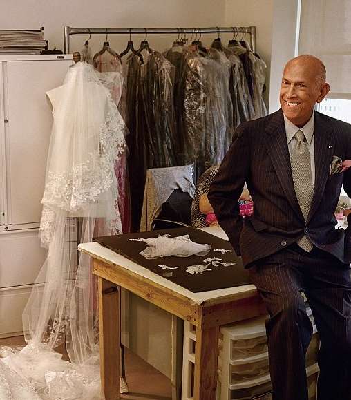 الصورة الأخيرة التي جمعته بعروس الموسم 